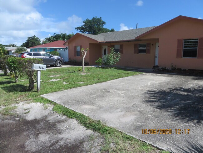 Building Photo - 7842 Overlook Rd