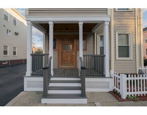 Primary Photo - 464 Windsor St