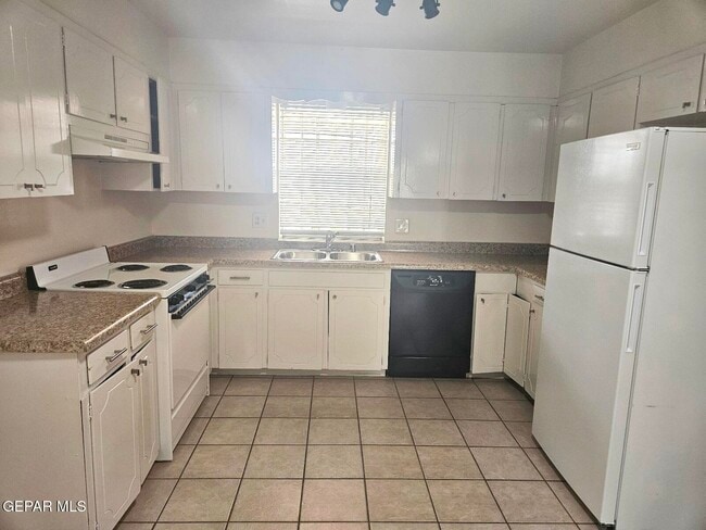 Building Photo - 6832 Escondido Dr