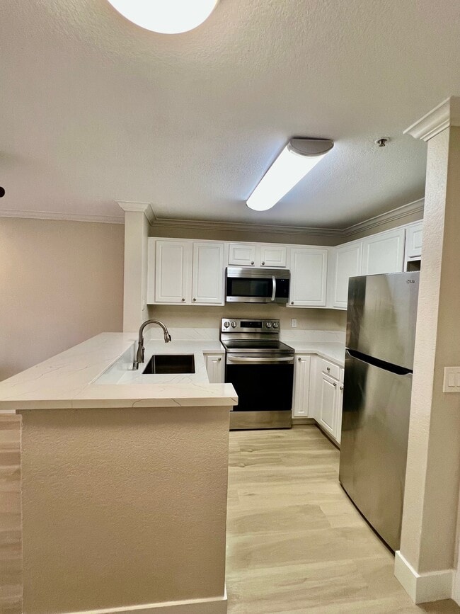 Building Photo - 8889 Caminito Plaza Centro