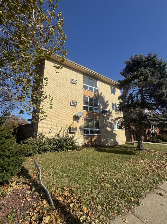 Building Photo - 4656 W 87th St