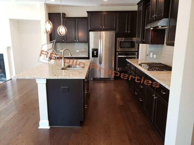 Building Photo - Great 3 Bedroom 2 Car-Garage End Unit Town...