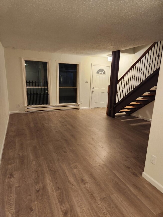 Foto del edificio - 4618 Country Creek Dr