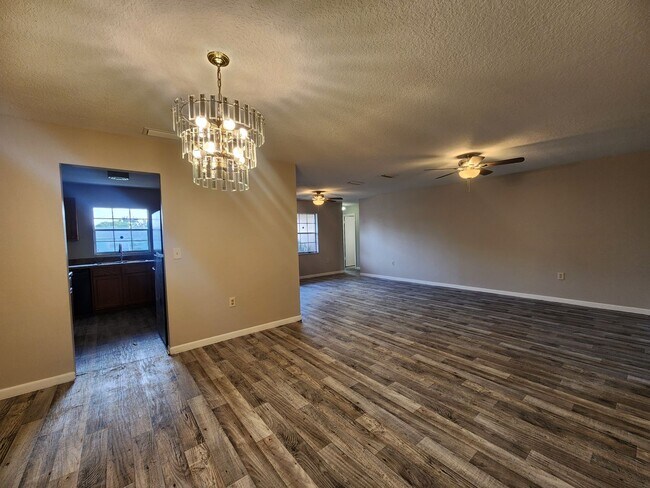 Foto del edificio - Bed 2 Bath, 2 car garage (SW Ocala/ Marion Oaks)