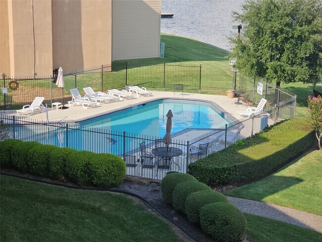 Foto del edificio - 12600 Melville Dr
