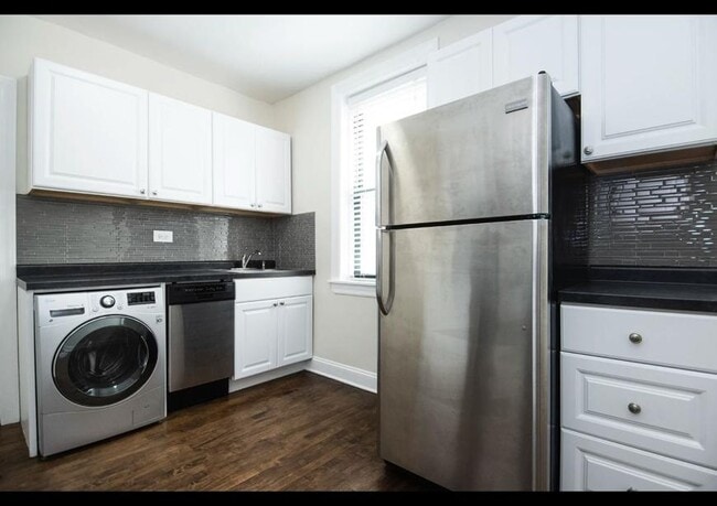 Building Photo - 1 bedroom in Chicago IL 60613