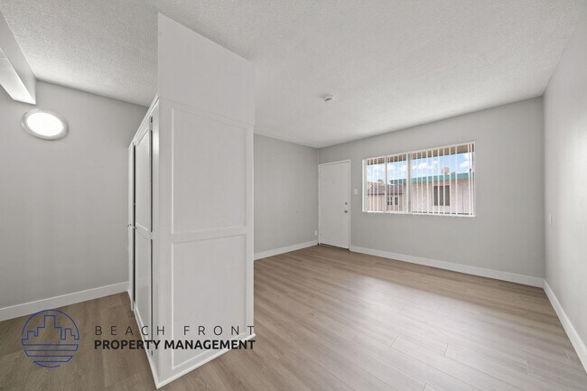 Foto del edificio - 12318 Birch Ave.