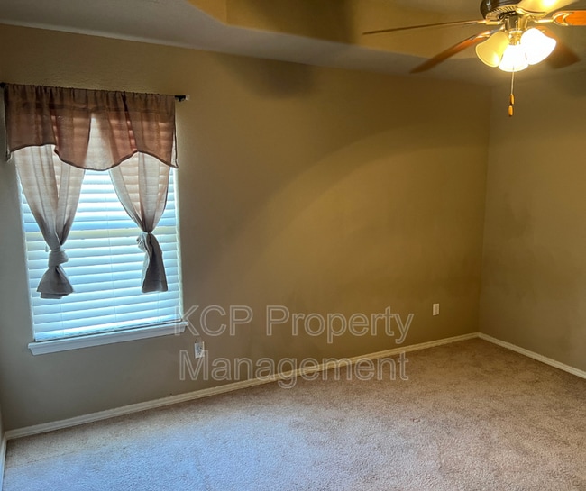 Building Photo - 221 Regency Dr