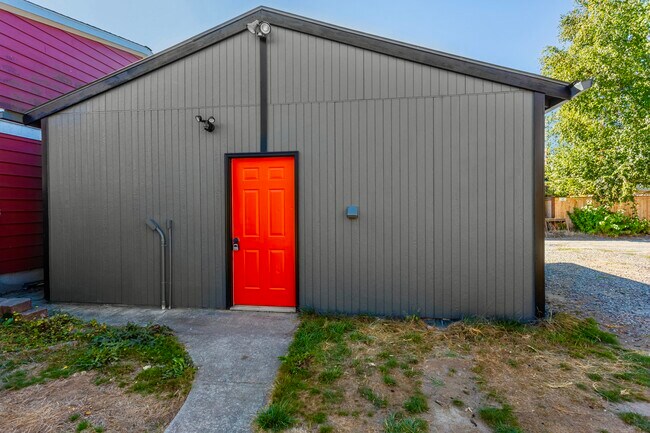 Building Photo - 4822 S L St