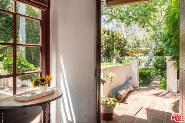 Foto del edificio - 344 Entrada Dr