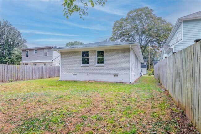 Foto del edificio - 2431 Crestview Ave