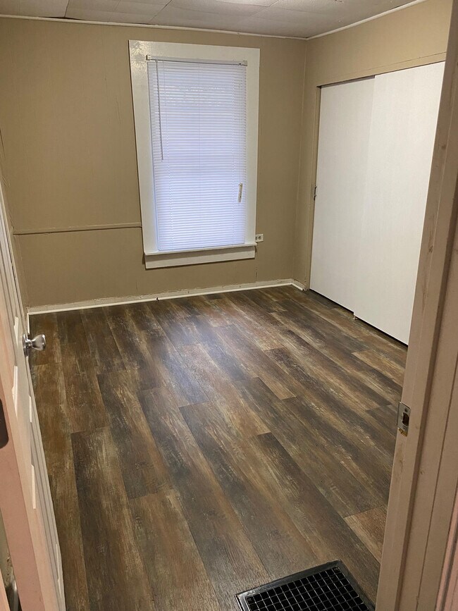 Building Photo - 2833 S 12th St