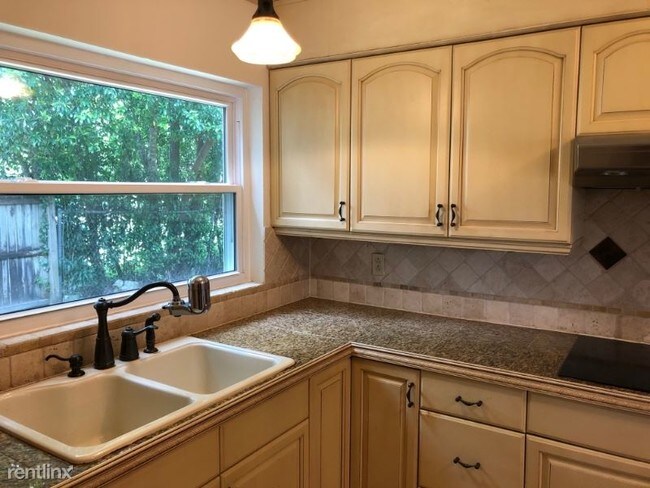 Building Photo - 3 br, 2 bath House - 1937 Strathaven Rd