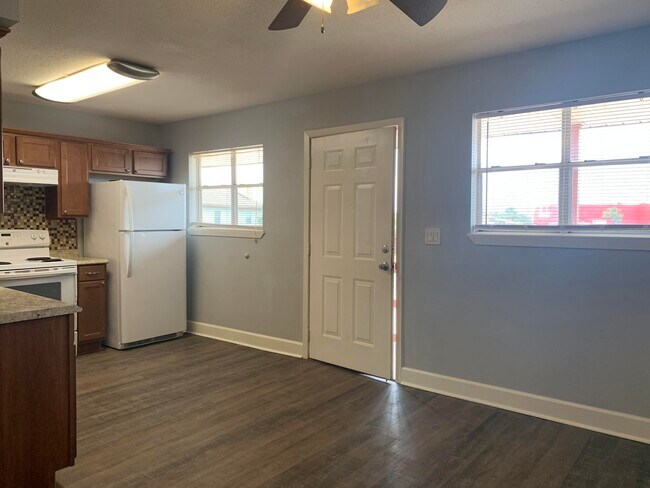 Building Photo - 212 Angelfish Ave.