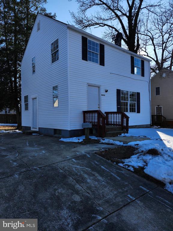 Foto del edificio - 46599 Midway Dr