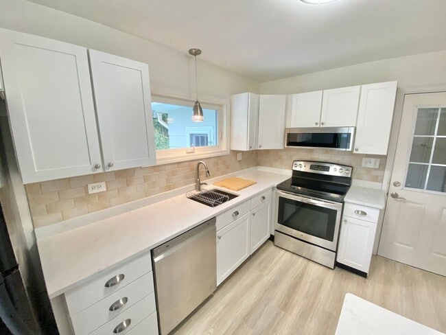 Building Photo - 28 Alder Ln