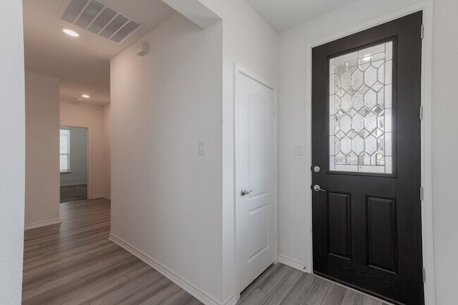 Building Photo - 2701 Webb Ave