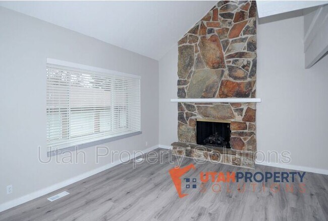 Building Photo - 627 Ashbrook Cir