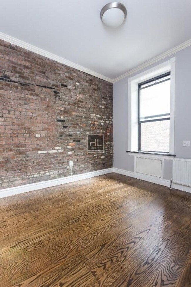 Foto del edificio - East 1st Street