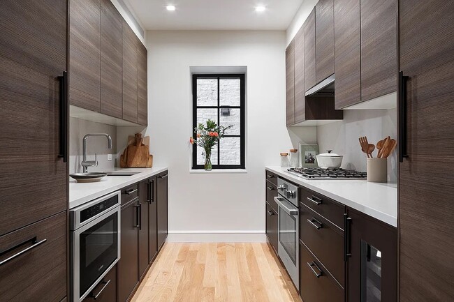 Foto del edificio - 245 E 78th St