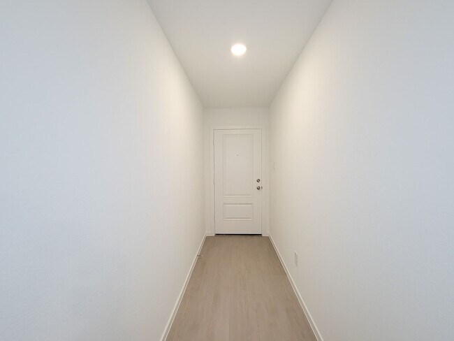 Foto del edificio - This lovely single-level home showcases a spacious open floorplan shared between the kitchen, din...