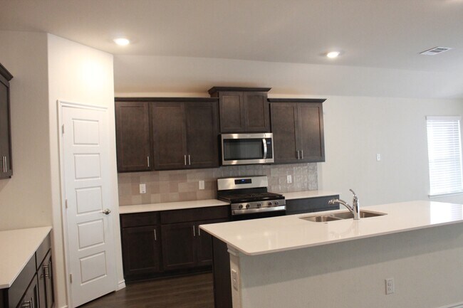 Building Photo - 6428 Yorkdale St