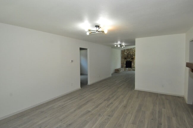 Building Photo - Great single level home in Anderson Mill. ...