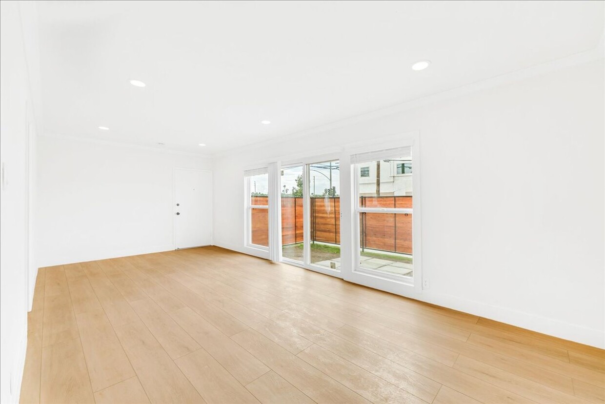 Primary Photo - Beautifully Renovated One Bedroom Apartmen...