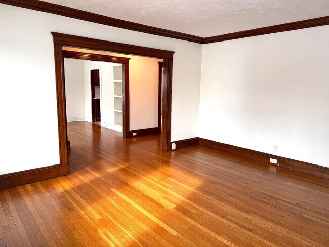 Foto del edificio - Spacious 3-Bedroom Haven in prime Milton neighborhood!