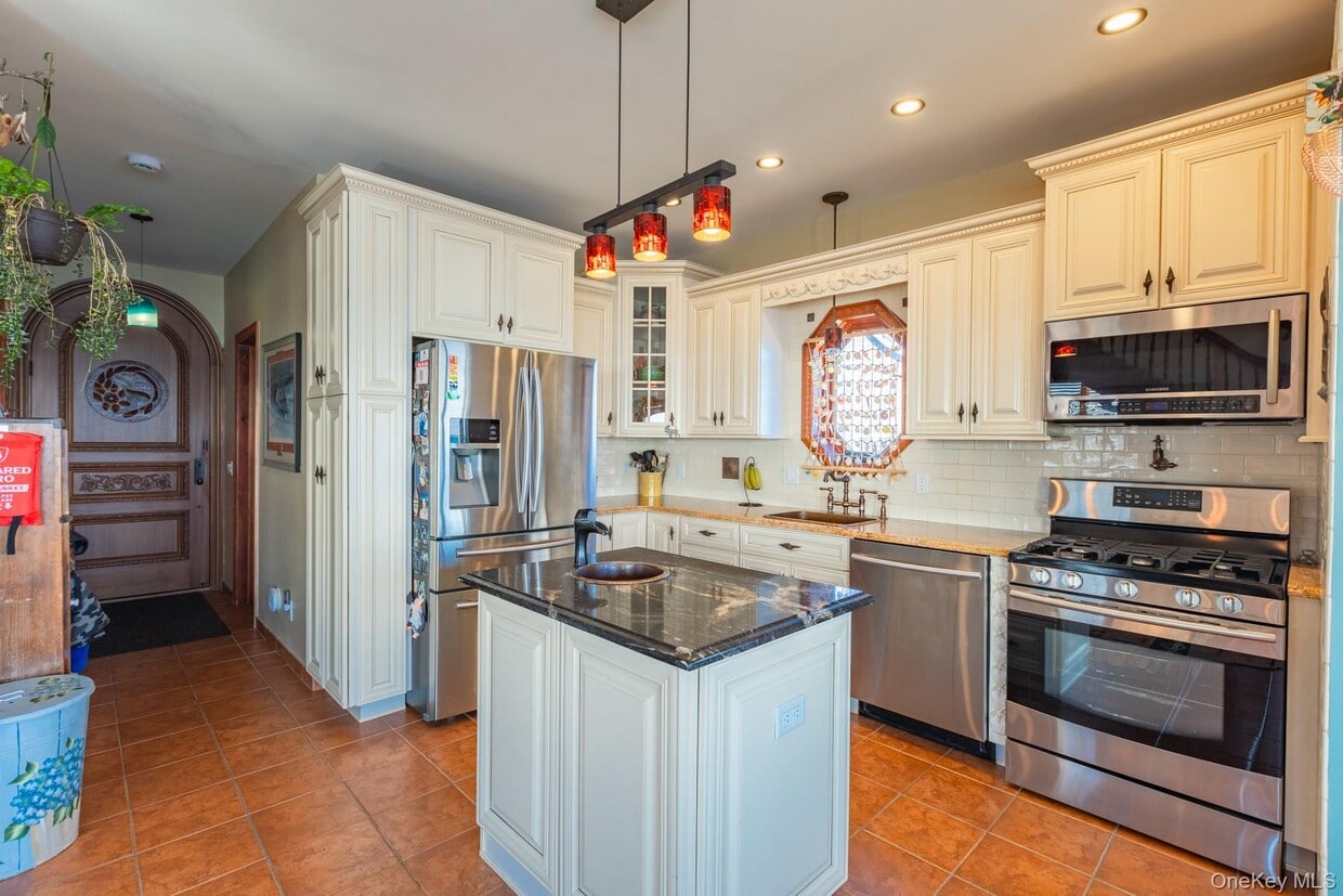 Foto principal - 49 Bayview Ave W