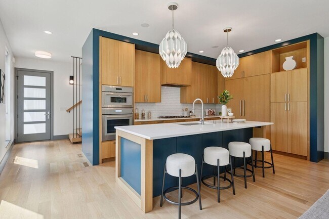 Foto del edificio - 1726 Kenwood Pkwy