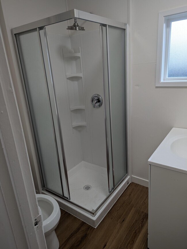 Baño estudio - 308 1/2 5th Ave S