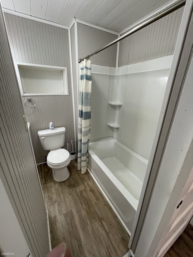Building Photo - 3 br, 1 bath House - 3427 1/2 State St