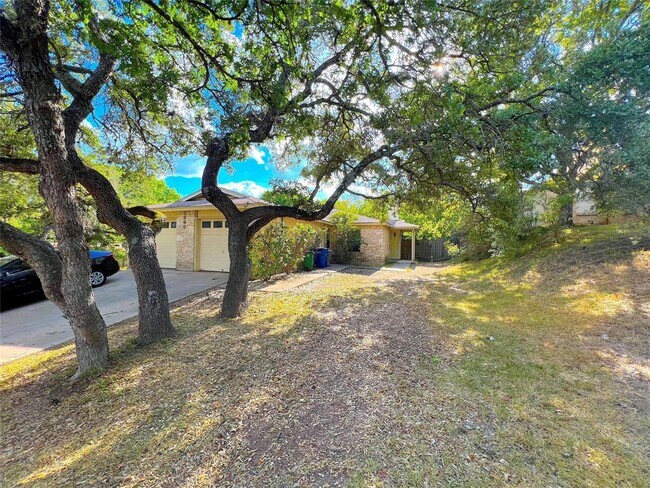 Foto del edificio - 9900 Hundred Oaks Cir