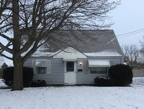 Building Photo - 304 Rohr Ave NW