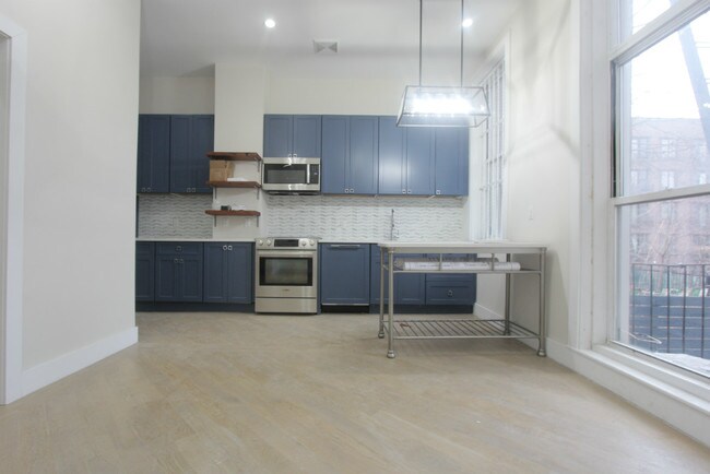 Building Photo - 473 Tompkins Ave
