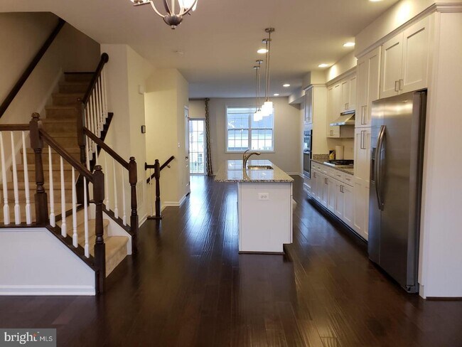 Foto del edificio - 23121 Dunlop Heights Terrace