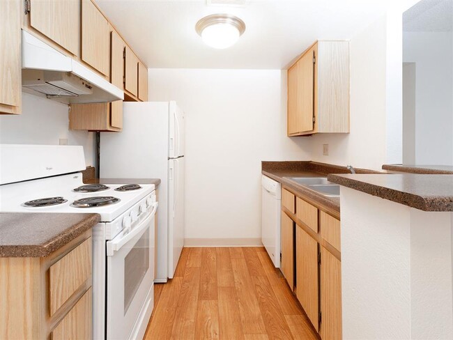 Fully Equipped Kitchen - Cimarron Place Apartments