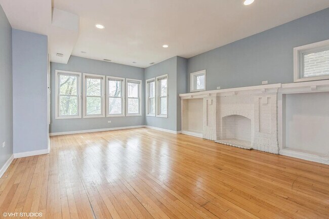 Building Photo - 6239 N Claremont Ave