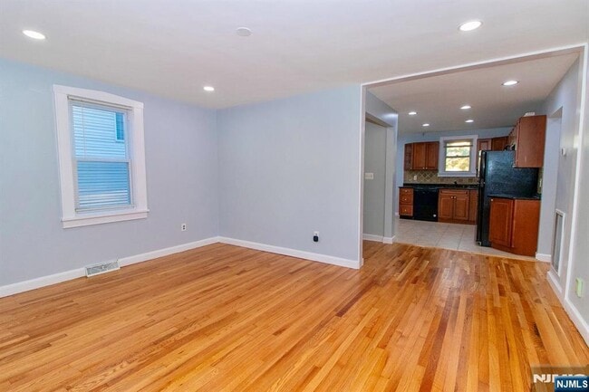 Building Photo - 14-20-20 11th St