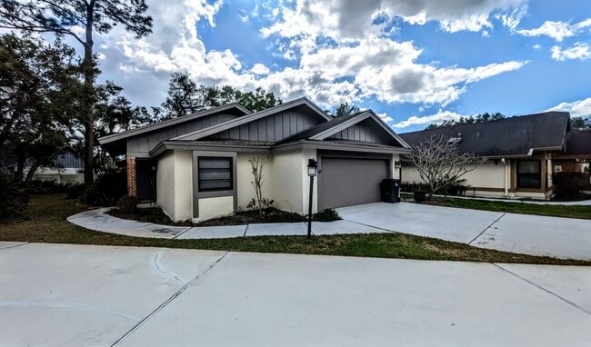 Building Photo - Annual UNfurnished 2/2 SFH in Palm-Aire