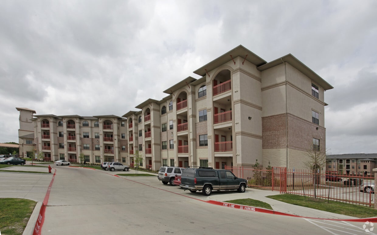 Amelia Parc Apartments in Fort Worth, TX
