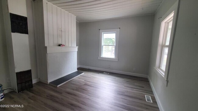 Building Photo - 709 S 10th St