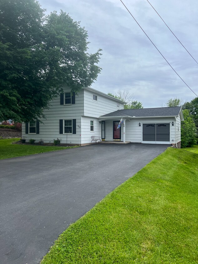 Primary Photo - 717-719 Turk Hill Rd