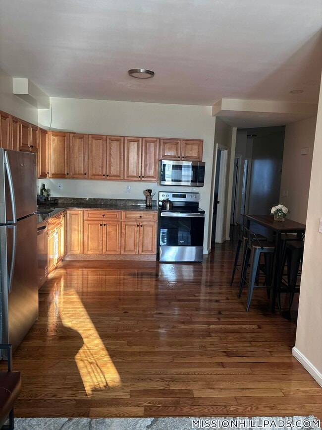 Building Photo - 252 Warren St