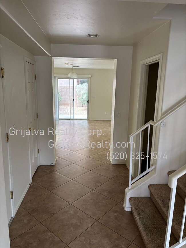 Building Photo - Beautiful 3 Bedroom, 2.5 Bath House For Le...