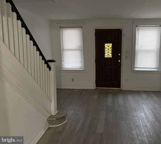 Foto del edificio - 6380 Marsden St