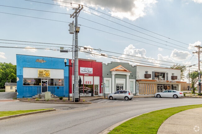 Browse a few local retail shops and restaurants along Front Street in Smyrna.