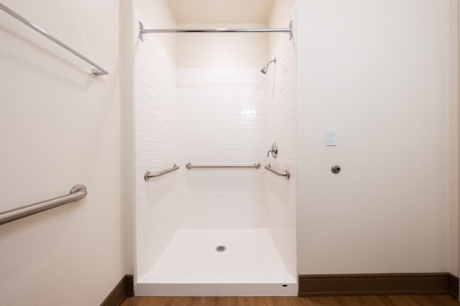 Building Photo - Aloha la Halewiliko Senior Apartments (62+)