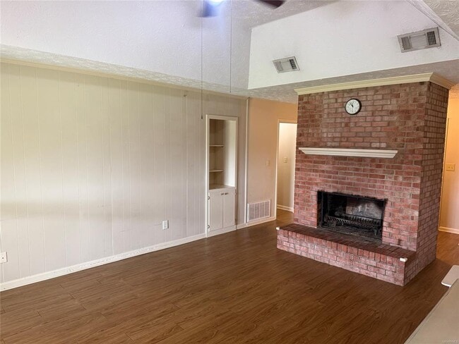 Foto del edificio - 803 Summer Ln